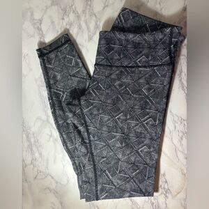 Lululemon women’s Black & White Geometric Leggings
